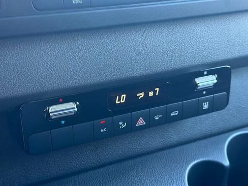 Used 2021 Mercedes-Benz Sprinter 2500 image 23
