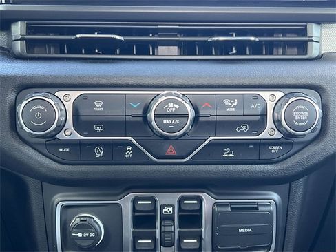 Used 2025 Jeep Gladiator Sport image 13