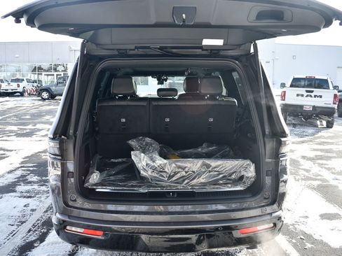 New 2026 Jeep Grand Wagoneer Summit image 38