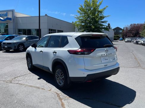 Used 2024 Nissan Rogue S AWD/4WD image 3