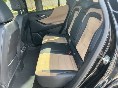 Used 2025 Chevrolet Equinox ACTIV w/ Safety and Technology Package AWD/4WD image 18