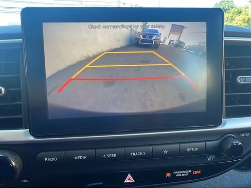 Used 2022 Hyundai Venue SE image 22