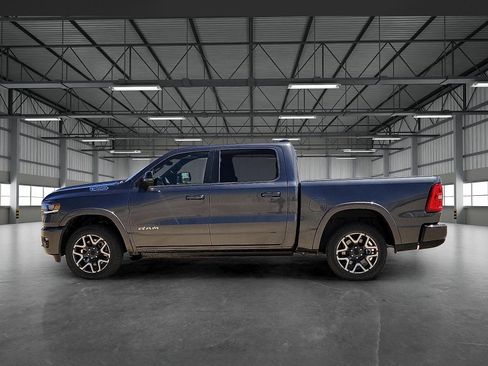 Used 2025 RAM 1500 Laramie AWD/4WD image 3