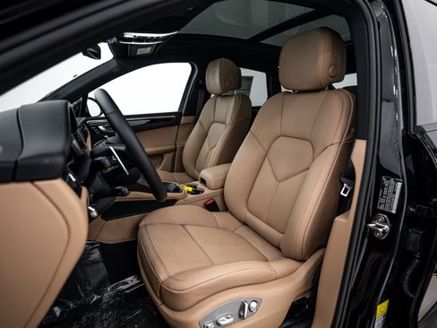 Certified 2026 Porsche Macan AWD/4WD image 5