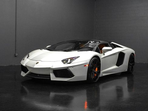 Used 2014 Lamborghini Aventador LP 700-4 AWD/4WD image 2