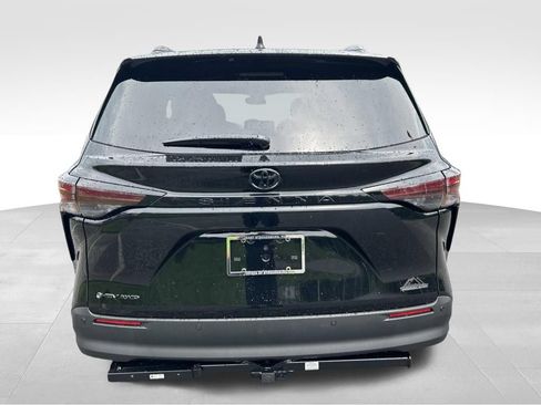 New 2026 Toyota Sienna XLE Woodland Edition AWD/4WD image 4