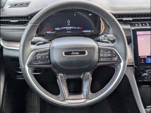 Used 2024 Jeep Grand Cherokee Limited RWD image 12