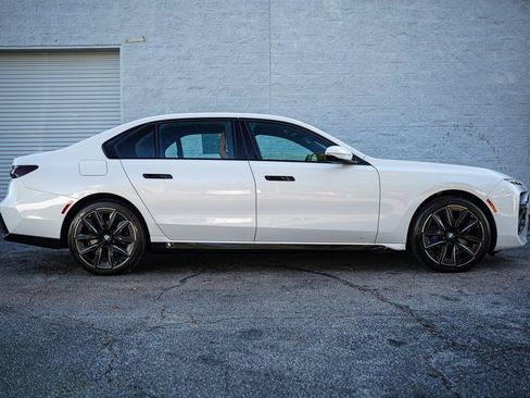 Used 2023 BMW 740i w/ Parking Assistance Package image 17