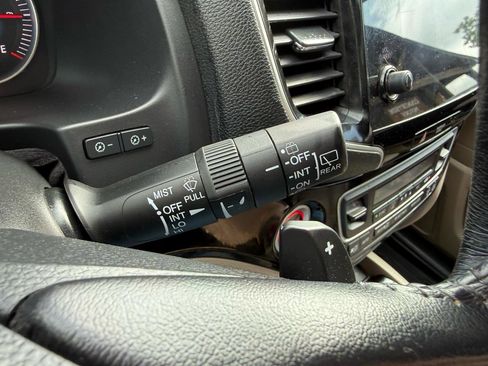 Used 2020 Honda Pilot Touring image 35