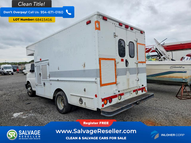 Used 2007 GMC Savana 3500 RWD image 3
