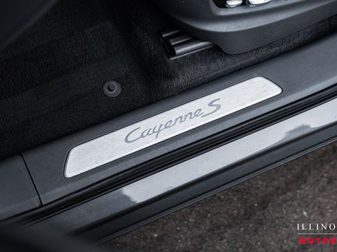 Used 2019 Porsche Cayenne S image 16