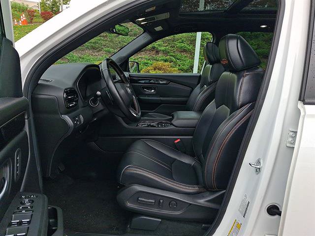 Used 2025 Honda Pilot TrailSport image 10