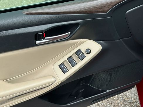 Used 2019 Toyota Avalon XLE w/ Moonroof Package image 11