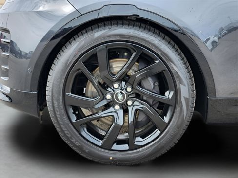 New 2025 Land Rover Discovery Dynamic SE image 29