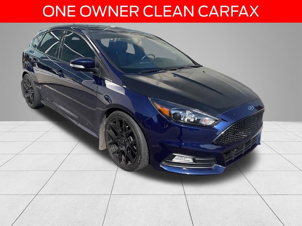 Used 2017 Ford Focus ST w/ Equipment Group 401A FWD image 3