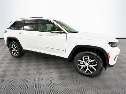 New 2025 Jeep Grand Cherokee Limited w/ Luxury Tech Group II image 3