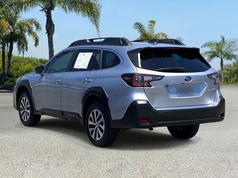 Used 2023 Subaru Outback Premium AWD/4WD image 3