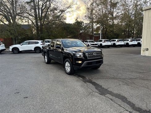 Used 2022 Nissan Frontier SV image 3