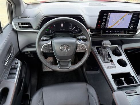 Used 2024 Toyota Sienna XSE image 26