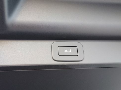 New 2025 Land Rover Range Rover Long Wheelbase SE image 35