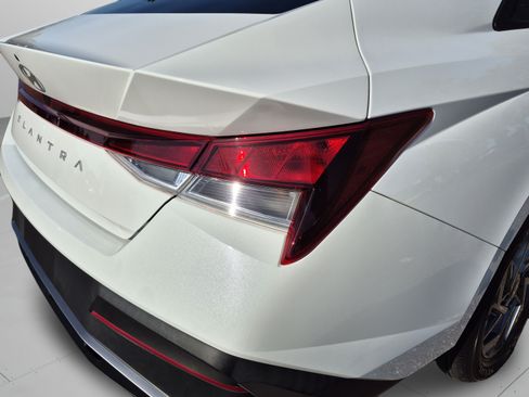 Certified 2024 Hyundai Elantra SEL FWD image 33