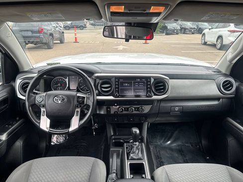 Used 2022 Toyota Tacoma SR5 RWD image 11