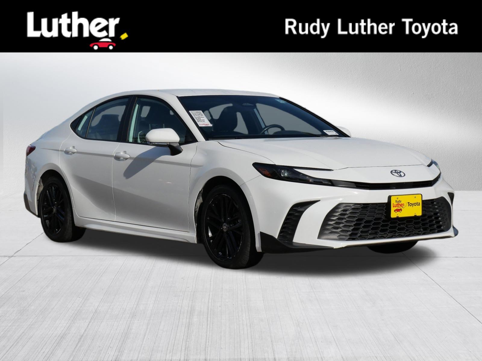 Certified 2025 Toyota Camry SE FWD image 1