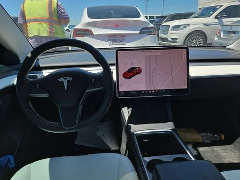 Used 2021 Tesla Model 3 Standard Range Plus RWD image 2