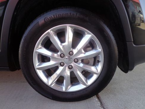 Used 2016 Jeep Cherokee Limited AWD/4WD image 9