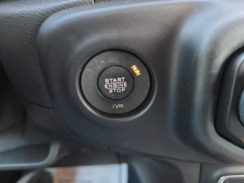 Used 2021 Jeep Wrangler Unlimited Sahara AWD/4WD image 31