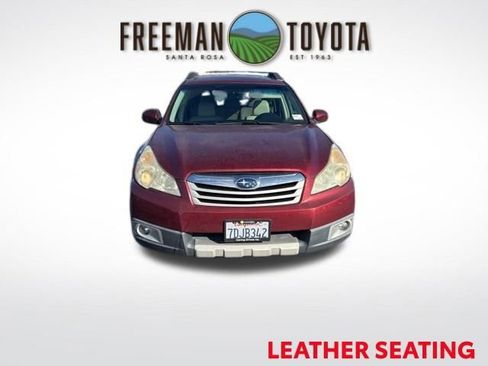 Used 2011 Subaru Outback 2.5i Limited image 2