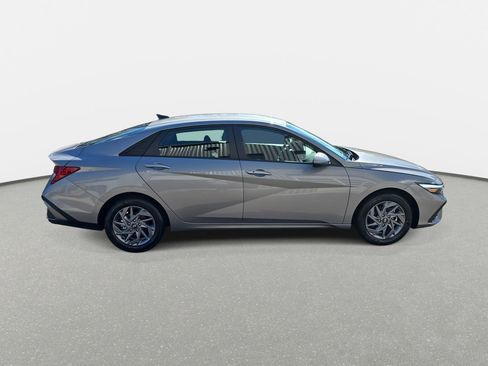 New 2026 Hyundai Elantra Blue image 4
