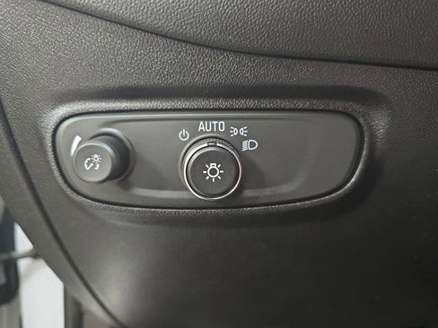 Used 2018 Chevrolet Equinox LS image 25