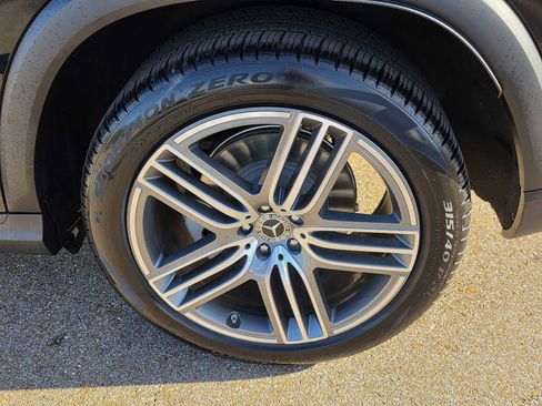 Used 2025 Mercedes-Benz GLS 450 4MATIC image 25