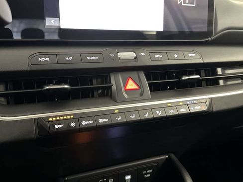 Used 2025 Kia K4 FWD image 19