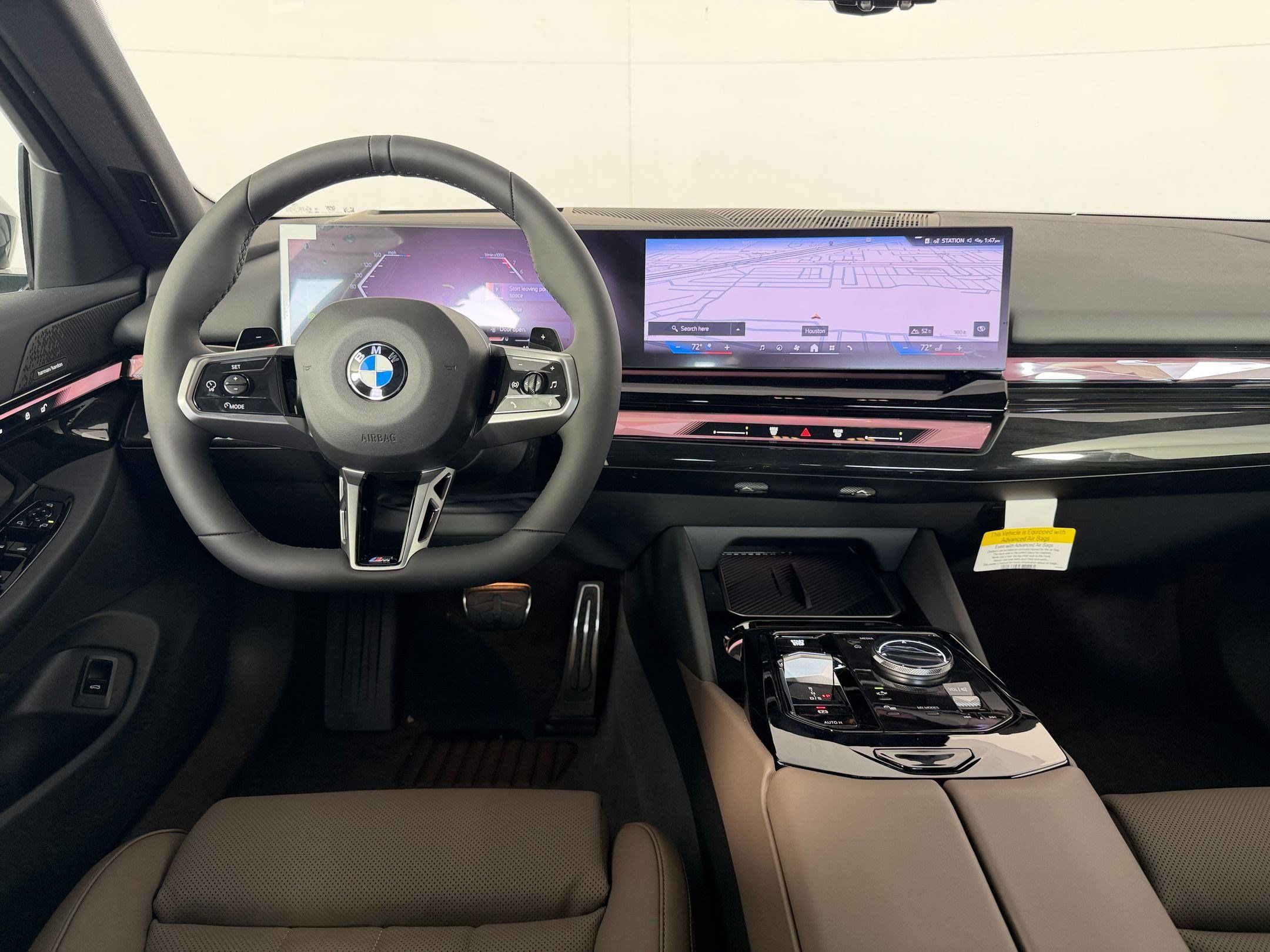 Used 2027 BMW 530i w/ M Sport Package RWD image 32
