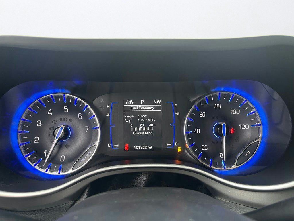 Used 2020 Chrysler Pacifica Touring-L AWD/4WD image 21