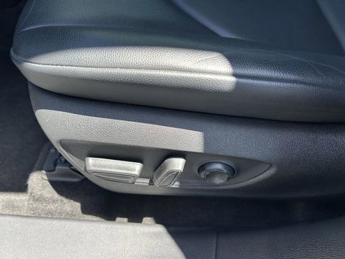 Used 2023 Toyota Highlander XLE FWD image 23