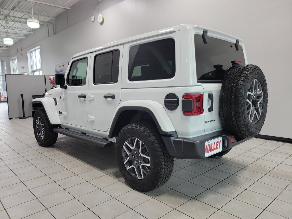 New 2026 Jeep Wrangler Unlimited Sahara w/ Technology Group AWD/4WD image 6