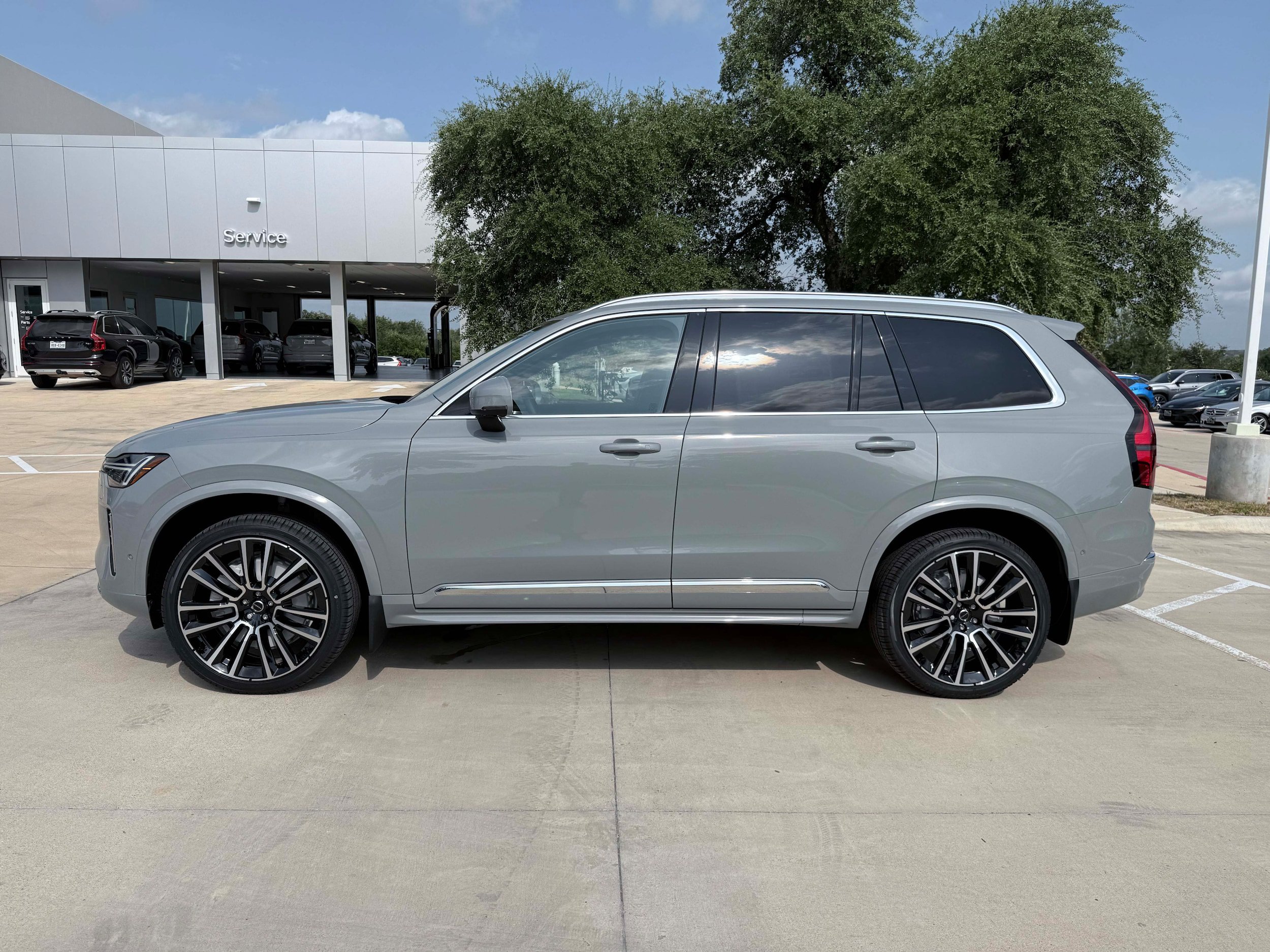 New 2026 Volvo XC90 B6 Plus w/ Protection Package Premier AWD/4WD image 3
