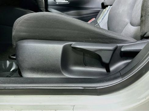 Used 2020 Toyota Corolla LE FWD image 22