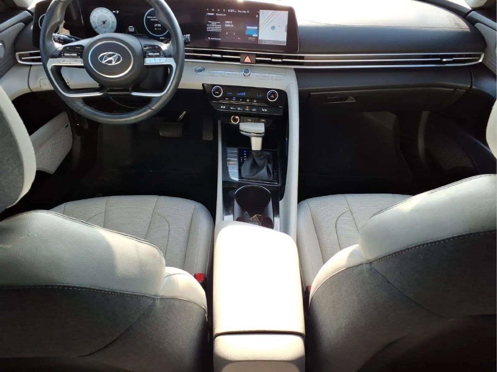 Used 2023 Hyundai Elantra Limited FWD image 11