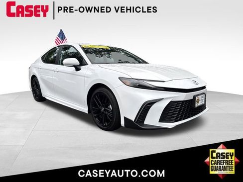 Used 2026 Toyota Camry SE FWD image 1