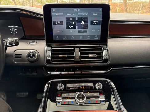 Used 2020 Lincoln Navigator L Reserve w/ Equipment Group 208A Reserve image 20