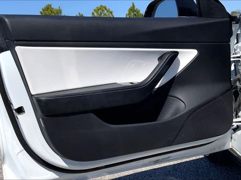 Used 2020 Tesla Model 3 Standard Range Plus image 21