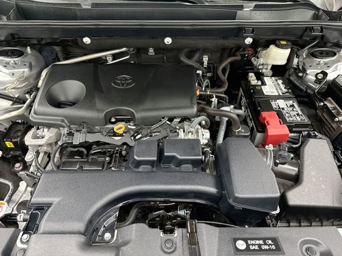 Used 2022 Toyota RAV4 LE FWD image 31