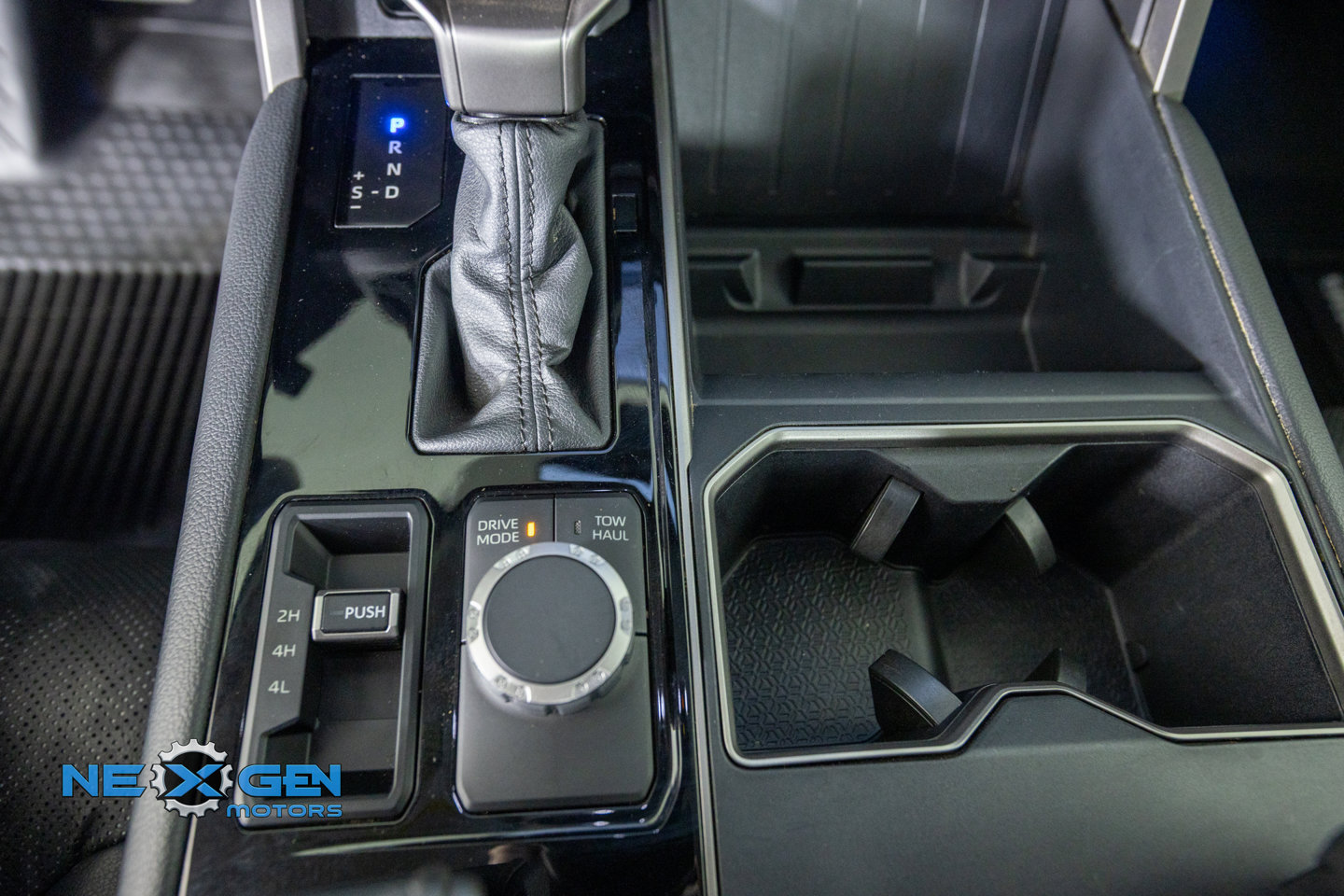 Used 2024 Toyota Tundra Limited AWD/4WD image 24