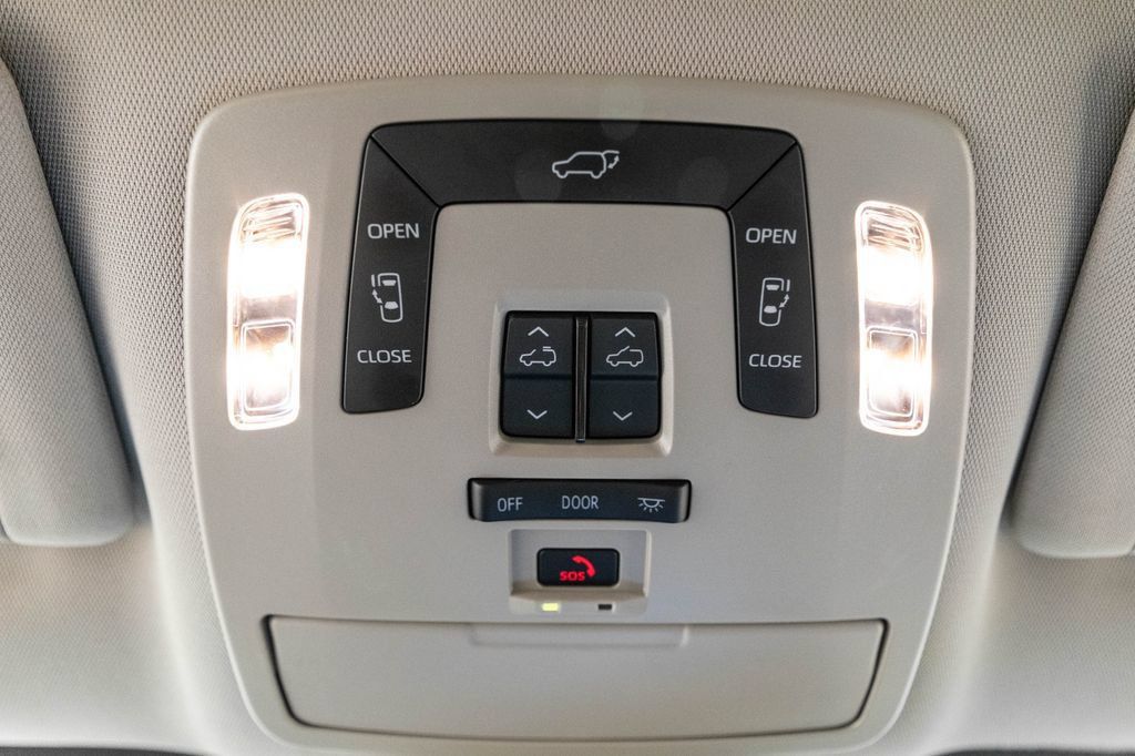 Certified 2024 Toyota Sienna XLE AWD/4WD image 28