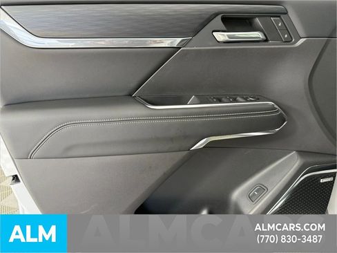 Used 2025 GMC Acadia Elevation image 11