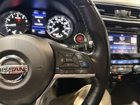 Used 2020 Nissan Rogue SV w/ Premium Package image 27